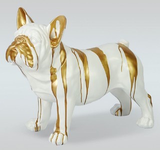 Casa Padrino Luxus Deko Figur Hund Bulldogge Weiß / Gold 89 x H. 68 cm -  Kunstharz Deko Skulptur - Wohnzimmer Deko - Luxus Deko Tierfigur