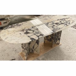 Esstisch-Set KOMONI + 4 Stühle GULSUN - Weiß Und Beige Marmoroptik