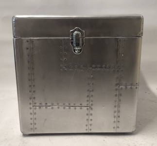 Casa Padrino Aluminium Beistelltisch / Truhe 50 cm - Art Deco Vintage Flieger Möbel