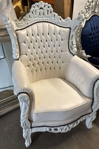 Casa Padrino Barock Kunstleder Sessel Al Capone mit Glitzersteinen Weiß H. 128 cm