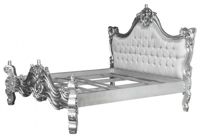 4250828377716 - Barock Bett Barocco Weiß Satinstoff Silber mit Bling Bling Glitzersteinen 180 x 200 cm aus der Luxus Kollektion von Casa Padrino 4250828377716 - Barock Bett Barocco Weiß Satinstoff Silber mit Bling Bling Glitzersteinen 180 x 200 cm aus der Luxus Kollektion von Casa Padrino
