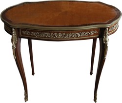 4252006267949 - Luxus Barock Beistelltisch Mahagoni Intarsien mit Messingapplikationen 90 x 53 x H77 cm 4252006267949 - Luxus Barock Beistelltisch Mahagoni Intarsien mit Messingapplikationen 90 x 53 x H77 cm