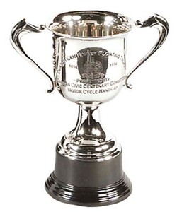 4251287770384 - TrophÃ¤e Silber 33 x 20 x H 25 cm - Luxus Dekoration