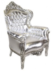 4251287775723 - Barock Sessel King Silber Lederoptik mit Bling Bling Glitzersteinen - Luxus Barock Möbel 4251287775723 - Barock Sessel King Silber Lederoptik mit Bling Bling Glitzersteinen - Luxus Barock Möbel