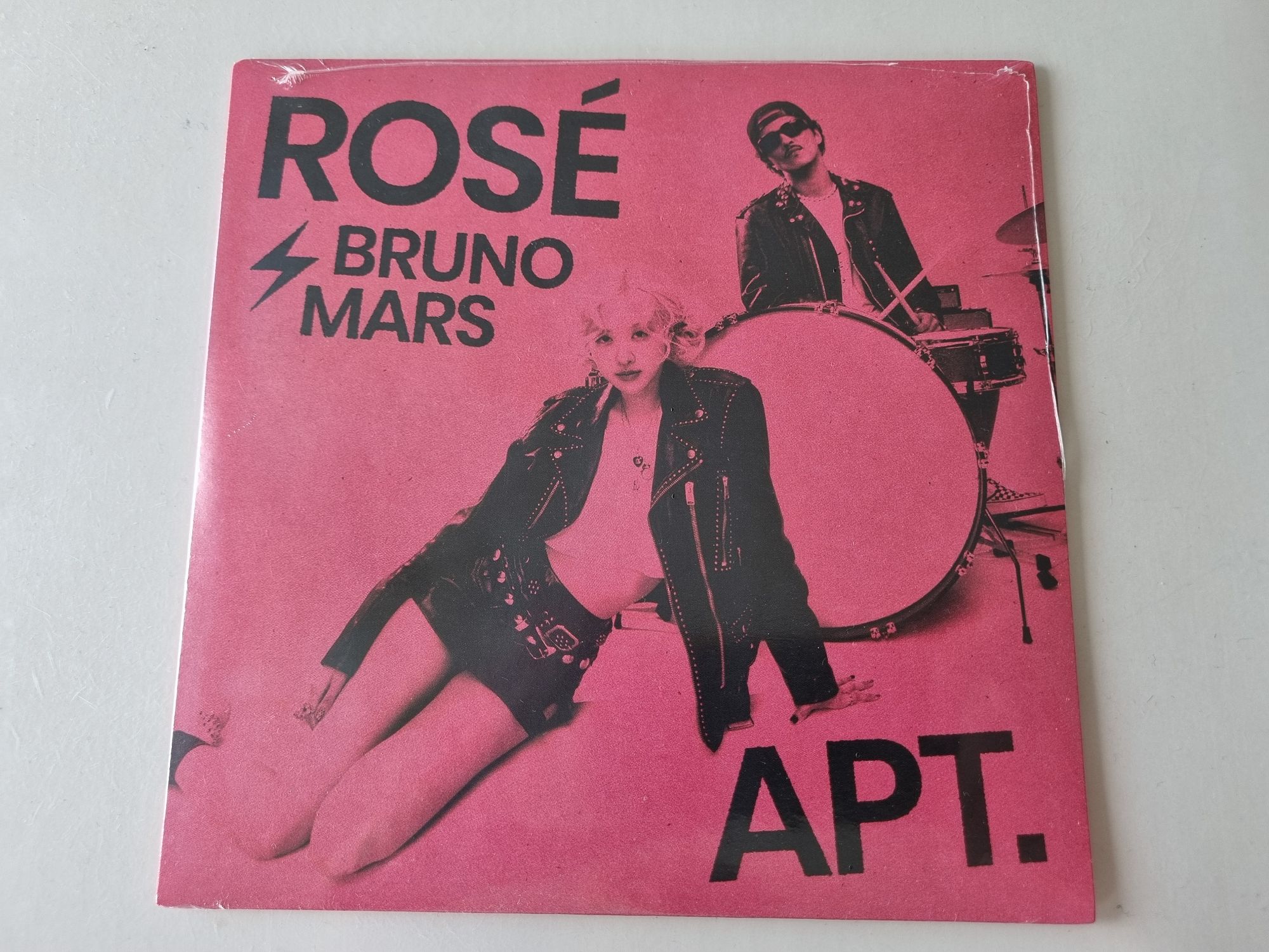 洋楽 BRUNO MARS & ROSE apt 7inch vinyl Amazon.com: Rosé & Bruno Mars – Apt. 7
