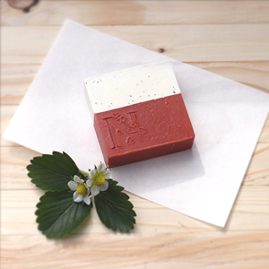     Handgemachte Seife "005 Erdbeere Mohn Seife"