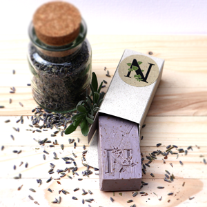 Lavendel Seife 50 gram rechteckig in Geschenkbox Lavendelblühten im Glas