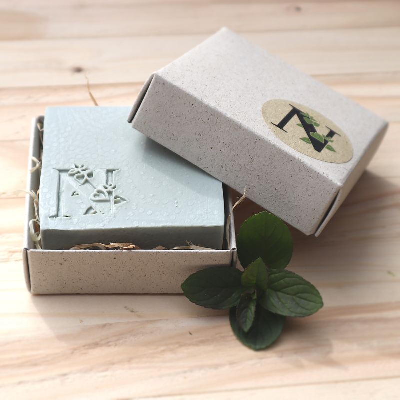 Minze Seife 100 gram quadratisch in Geschenkbox und Minzblätter