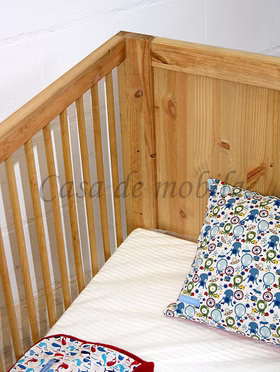 Gitterbett mit verstellbarem Lattenrost 70x140 GULDBORG Kiefer massiv gelaugt geölt Casa de mobila Goslar