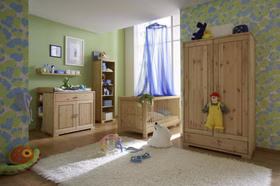 Massivholz Babyzimmerschrank GULDBORG 3türig Kiefer massiv gelaugt geölt casademobila Goslar Massivholz Babyzimmerschrank GULDBORG 3türig Kiefer massiv gelaugt geölt casademobila Goslar