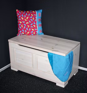 Truhe 84x45x43cm GULDBORG Kiefer massiv weiß lasiert truhe flach 84x45x43cm GULDBORG Kiefer massiv weiß lasiert Casa de mobila Goslar
