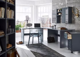 einrichtungsbeispiel home-office kiefer massiv grau lackiert eckschreibtisch und rollcontainer einrichtungsbeispiel home-office kiefer massiv grau lackiert eckschreibtisch und rollcontainer