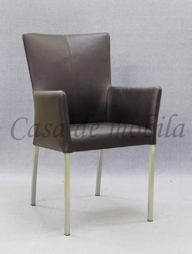 Armlehnstuhl Leder braun Salma2 Carega Metallbeine 1 Armlehnstuhl dunkelbraun mit Metallbeinen mit Farbmuster