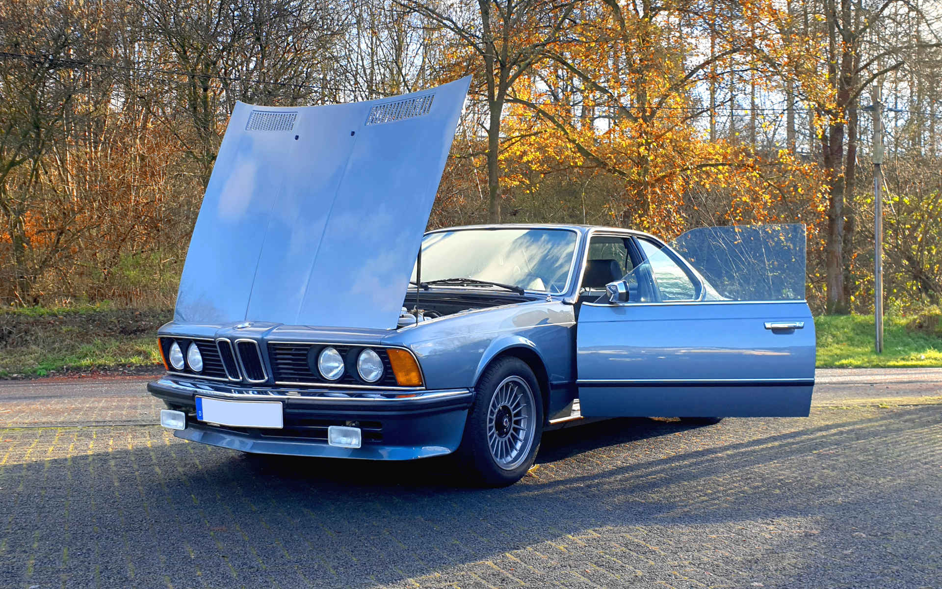 BMW E24 635 CSi in balticblau metallic