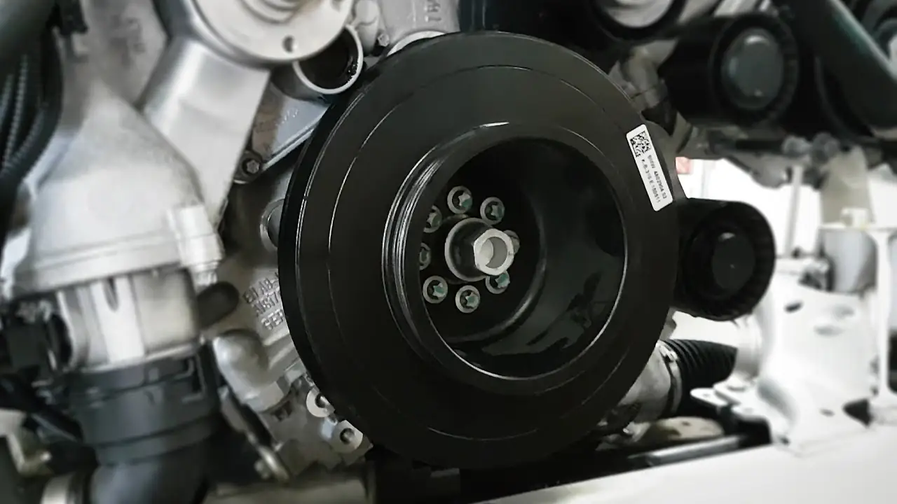 Gelöste Zentralschraube beim BMW F82 M4 mit S55 Motor