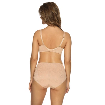 Rückansicht Bügel-BH mit Spitze und breiten Komfortträgern in Farbe Almond