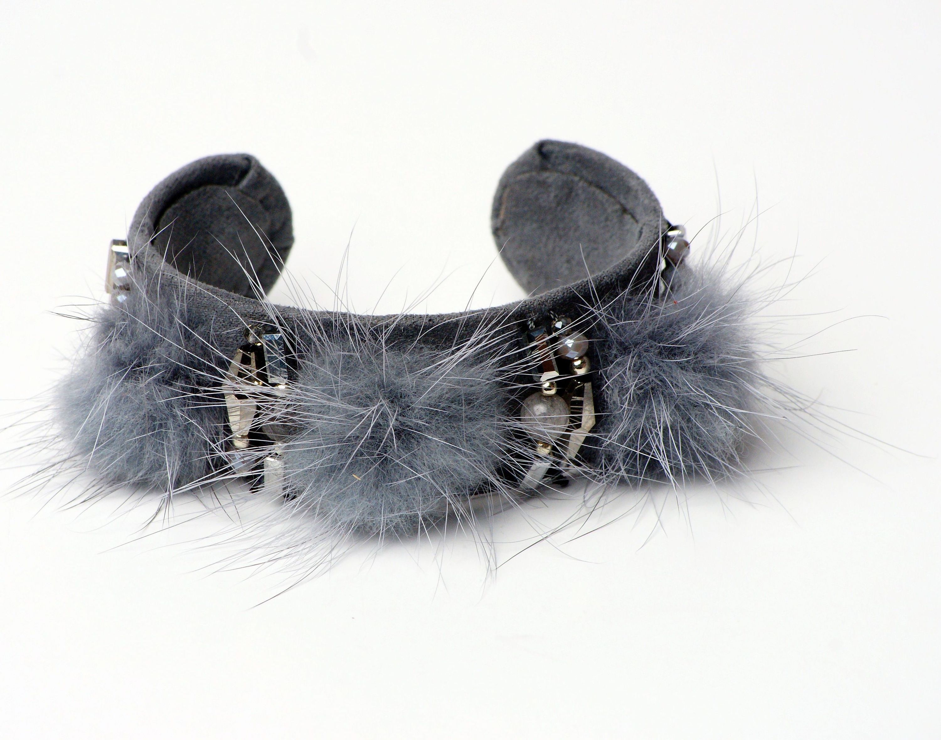 Modeschmuck Armband von Sweet7 aus Veganleder  Kunstfell  Glasperlen in Grau