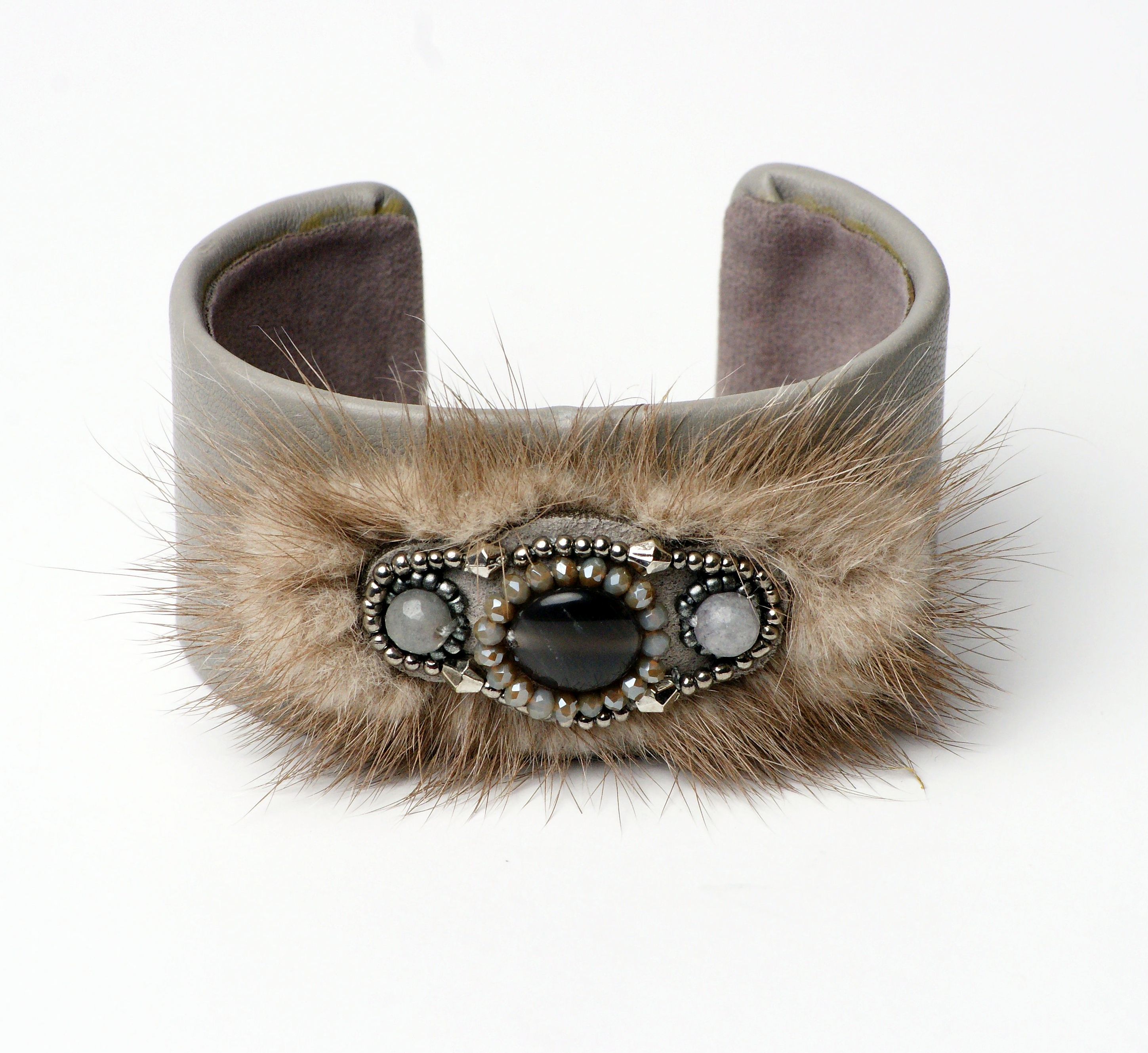 Modeschmuck Armband von Sweet7 aus Veganleder  Kunstfell  Glasperlen in Grau