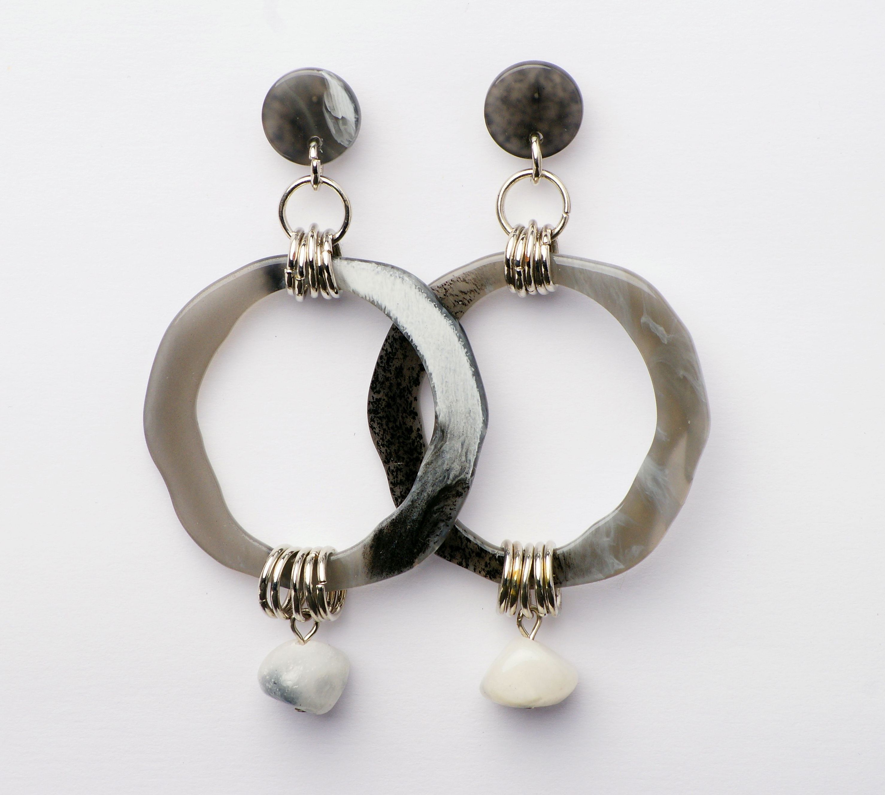 Modeschmuck Ohrringe von Sweet7 aus Metall  Kunststoff in Grau  Silber