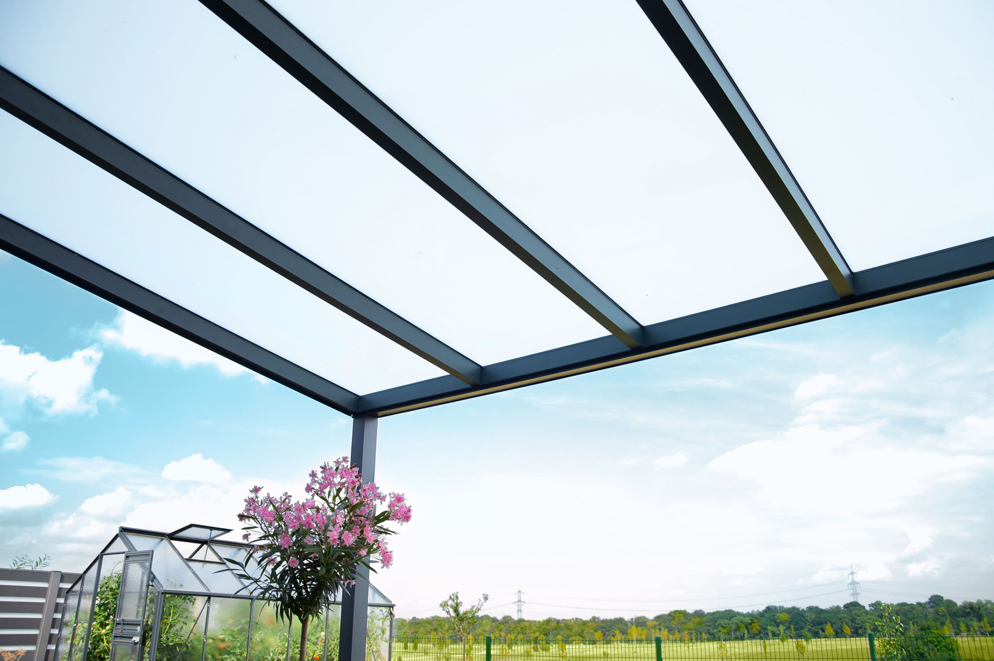 Terrassenüberdachung in Anthrazit mit Glas Matt 2