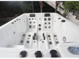 Whirlpool Oceanus Pools Lounge 1 - 3 Personen