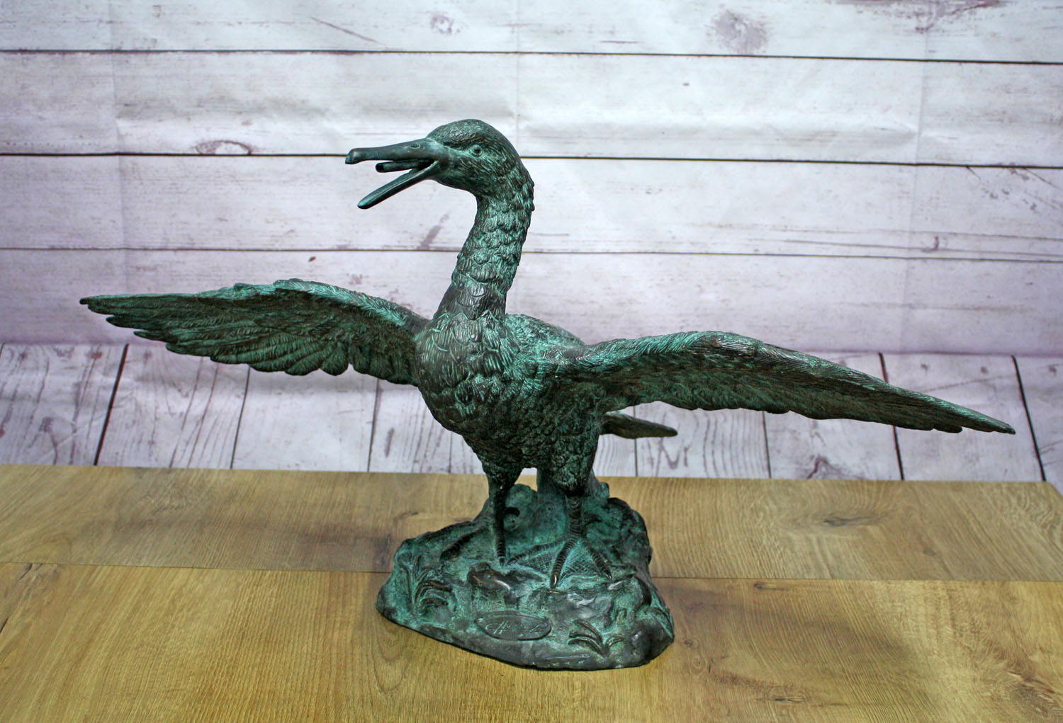 Bronzefigur Ente mit Wasserspeier | Bronzeskulpturen.com