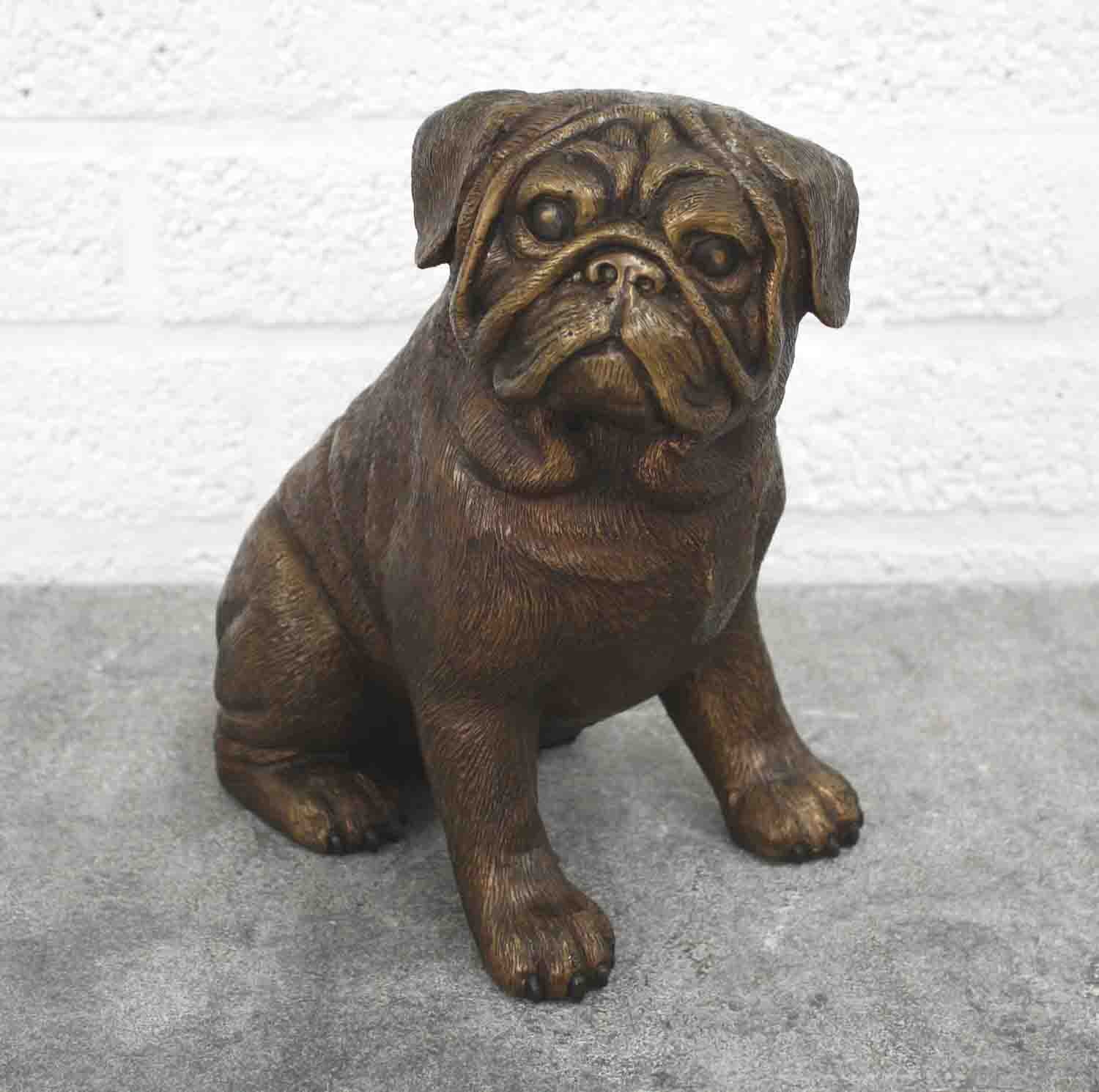Bronzefigur sitzender Mops Hund Wohdekoration