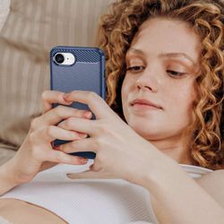 H205AP166A-TPU-Huelle-fuer-Apple-iPhone-SE-2024-Carbon-Fiber-Skin-Brushed-Schutzcover-Case_13.jpg H205AP166A-TPU-Huelle-fuer-Apple-iPhone-SE-2024-Carbon-Fiber-Skin-Brushed-Schutzcover-Case_13.jpg