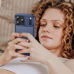 H205AP176A-TPU-Huelle-fuer-Apple-iPhone-17-PRO-MAX-Carbon-Fiber-Skin-Brushed-Schutzcover-Case_13.jpg H205AP176A-TPU-Huelle-fuer-Apple-iPhone-17-PRO-MAX-Carbon-Fiber-Skin-Brushed-Schutzcover-Case_13.jpg