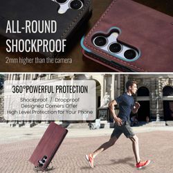 H130SA394A-CASEME-Handy-Tasche-fuer-Samsung-Galaxy-S25-FE-Wallet-013-Series-Huelle-Klapp-Etui_45.jpg CASEME 013 Series Hülle wird der Kameraschutz und Fallschutz angezeigt, ein Jogger im Hintergrund in Rot für Galaxy S25 FE