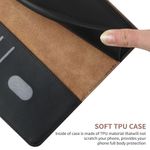 TPU-Form von Lederhülle wird innen per Finger geknickt in Schwarz für Galaxy S25 FE