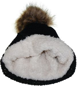 Grob gestrickte Mütze  mit Bommel und warmen Futter