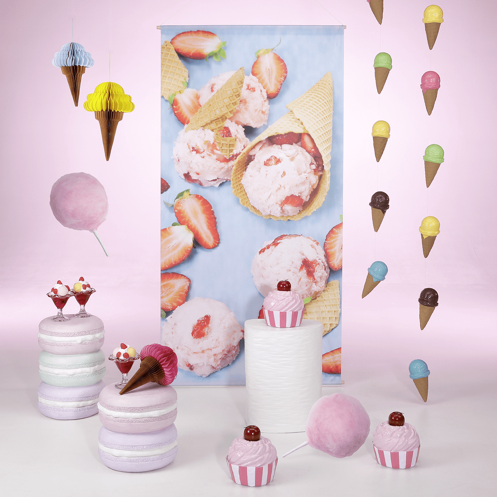 Strawberry sundae food replica 21 cm - 2 Strawberry sundae food replica 21 cm - 2