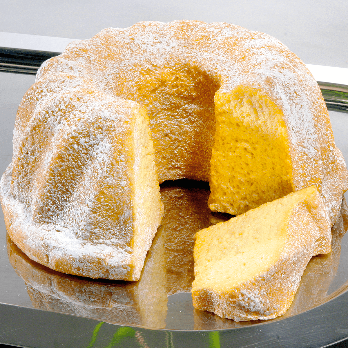 Gugelhupf angeschnitten Lebensmittel-Attrappe - 1 Gugelhupf angeschnitten Lebensmittel-Attrappe - 1