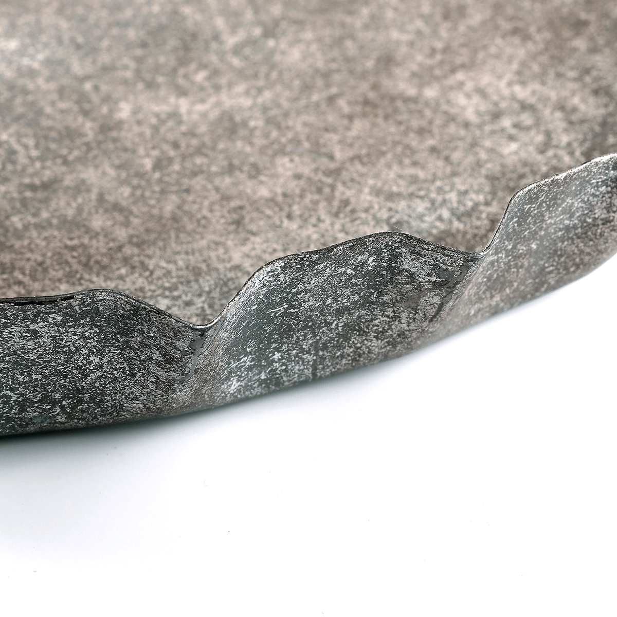 Metall-Kronkorkentablett, 30 cm Ø, 4 cm hoch - 1 Metall-Kronkorkentablett, 30 cm Ø, 4 cm hoch - 1