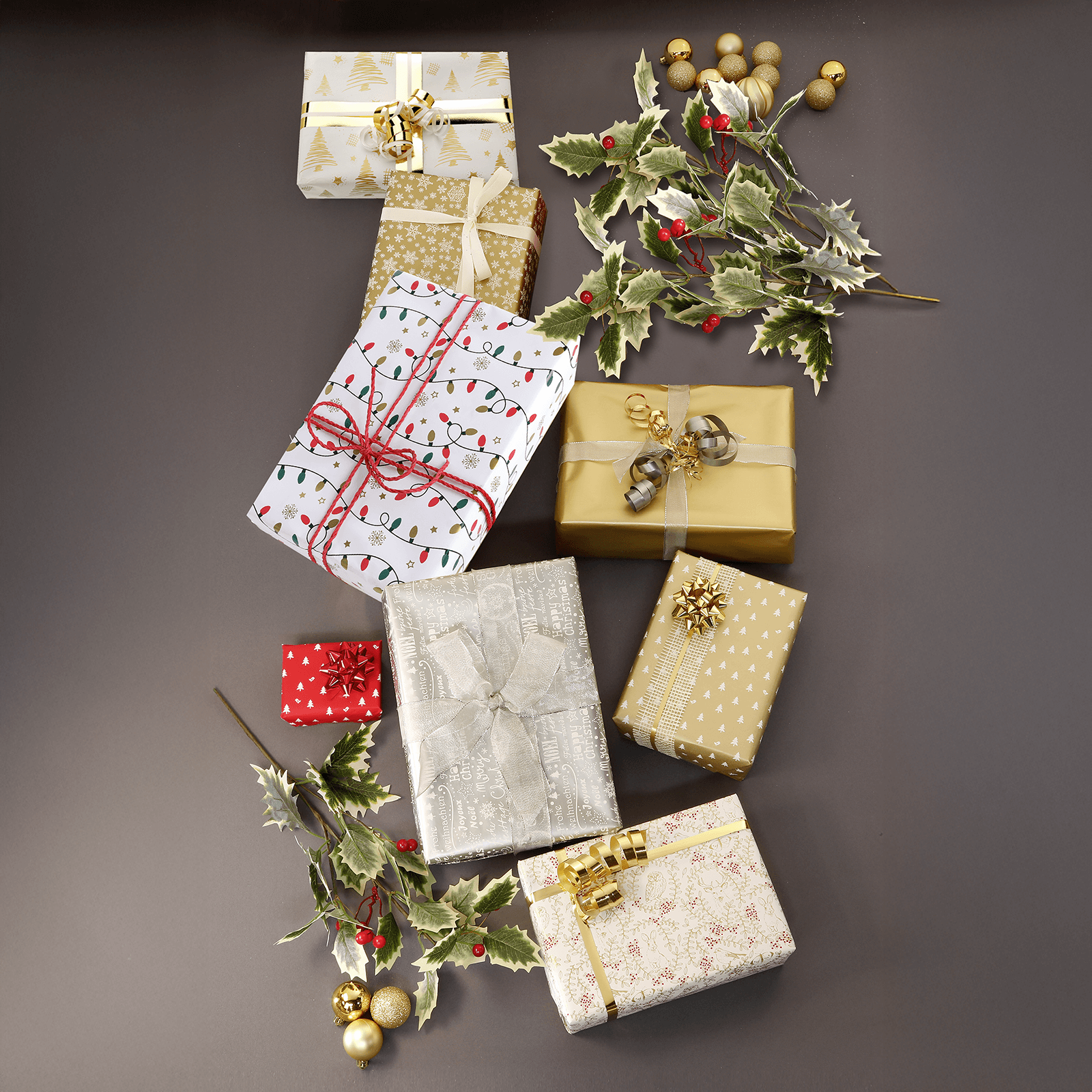 Papel de regalo de doble cara dorado y plateado con símbolos navideños - Rollo de papel de regalo de 50 m - 7 Papel de regalo de doble cara dorado y plateado con símbolos navideños - Rollo de papel de regalo de 50 m - 7