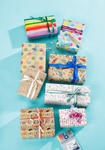Papel de regalo blanco sostenible con corazones de colores - Rollo de papel de regalo de 50 m - 2