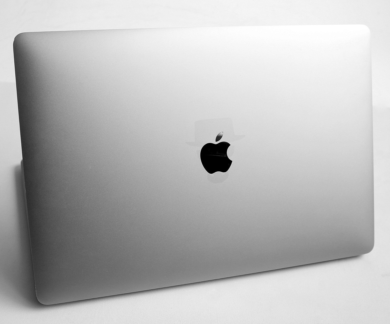 Apple Macbook Pro A1707 i7 6Gen Retina Touch 15,4 LED HQ 16GB