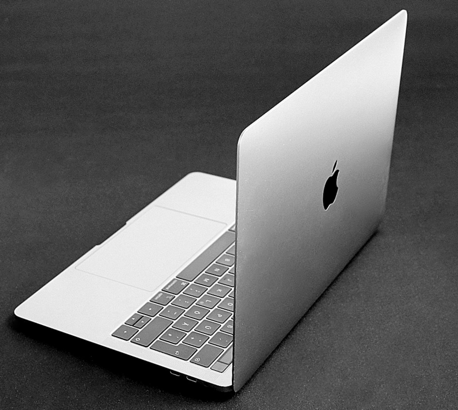 ブ*ン様 MacBook Pro 15inch 2018 16GB A1990 MacBook Pro (13-inch, 2018, Four Thunderbolt 3 ports) - Technical