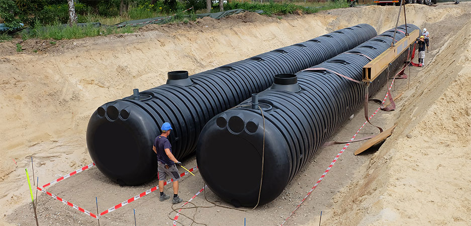 Mehrere Löschwasserbehälter nebeneinander für beliebige Löschwassermenge.