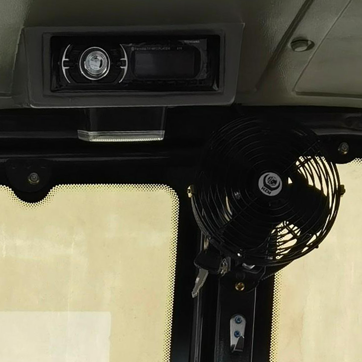 Kabine mit Radio und Ventilator
