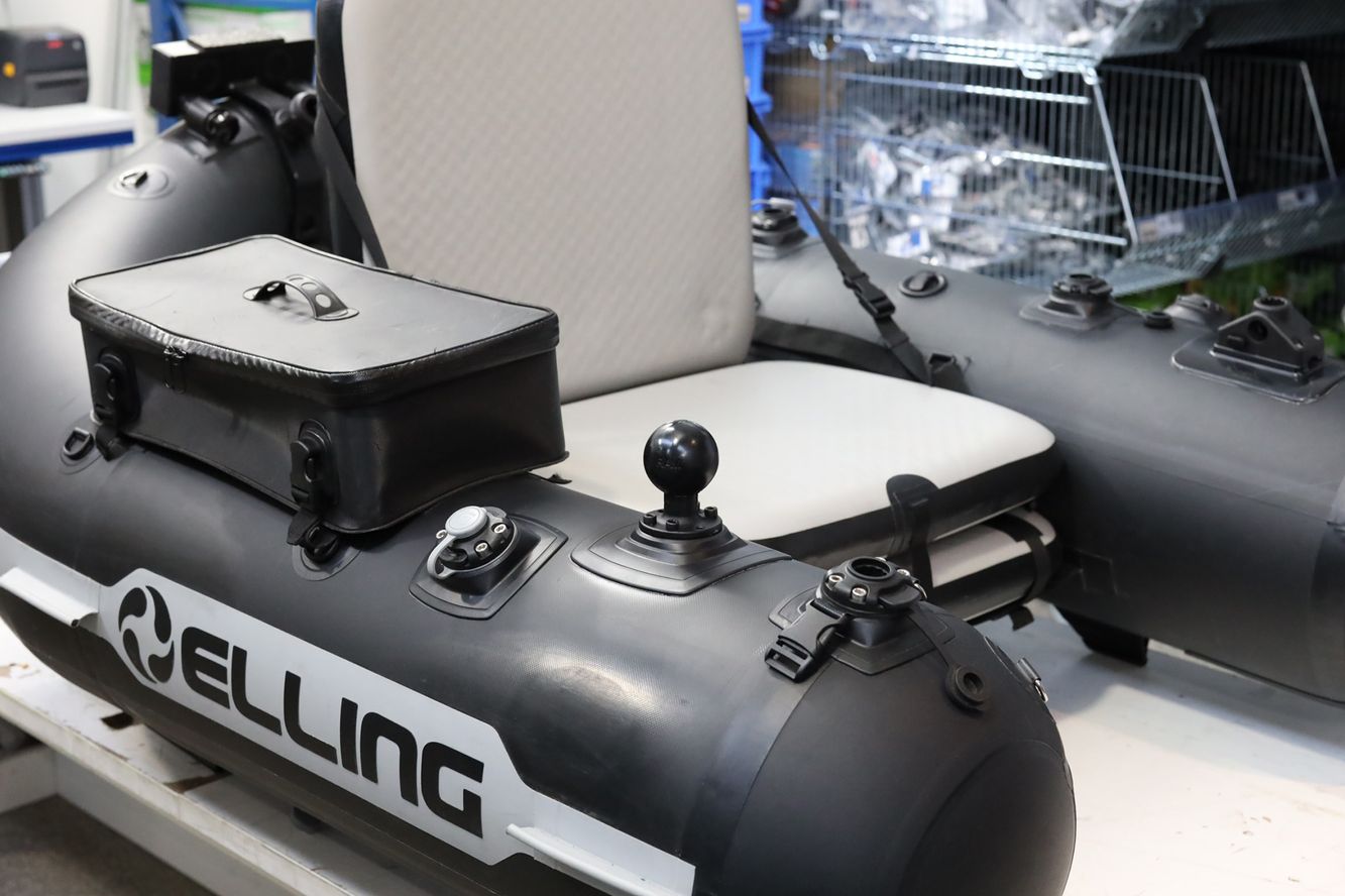 RAM Mounts (2,25 Zoll) D-Kugel mit Fasten Klebepad für Schlauch- und Bellyboote RAM Mounts (2,25 Zoll) D-Kugel mit Fasten Klebepad für Schlauch- und Bellyboote